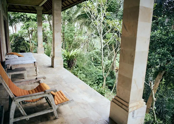 Lembah Sentosa イン