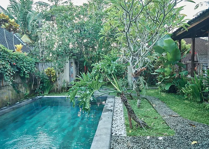 Lembah Sentosa イン *